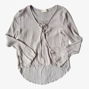 8) 18 X 19 / 23 Altar'd State Lavender Blouse